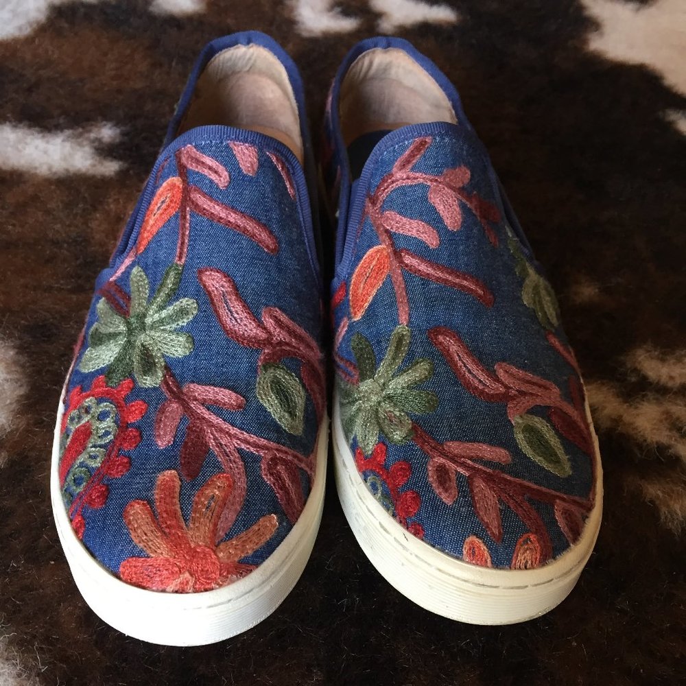 Sofft Denim Embroidered Slip on Shoe